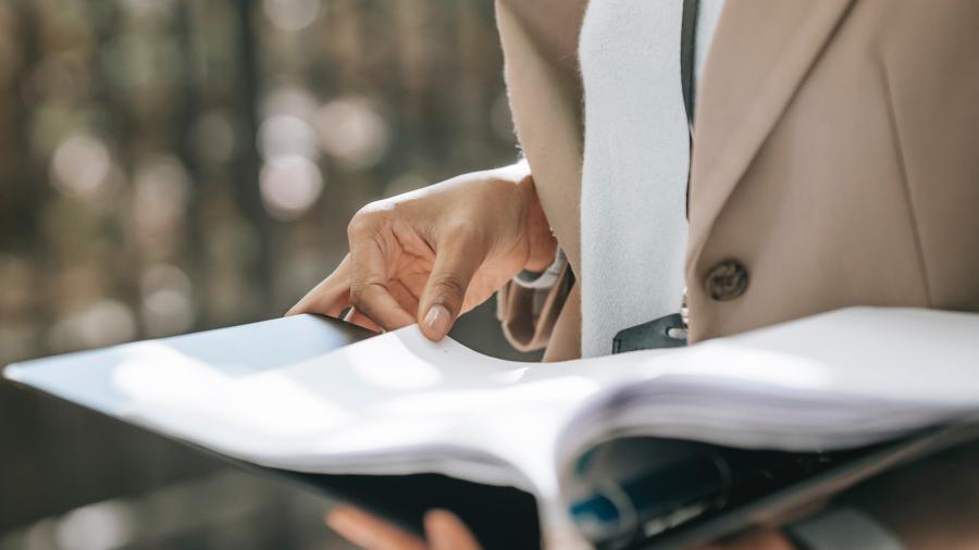 Ce informații apar în raportul de la Biroul de Credit?