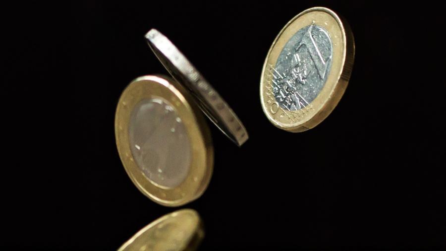 Cum transferi bani de la o bancă la alta?