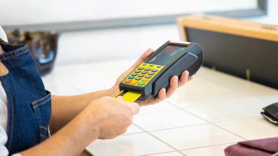 Am uitat codul PIN de la card. Cum procedez?