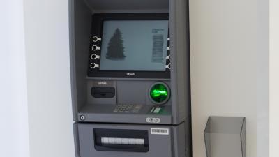 Cum recuperez banii blocați în bancomat?