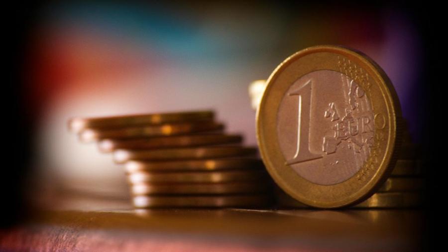 Cursul euro-leu revine pe piața liberă
