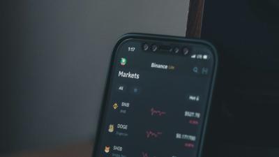 Fraude prin aplicații mobile pentru investiții la bursă