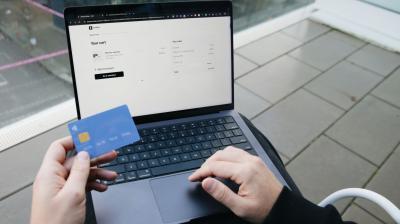 Card salvat la comercianți: Care sunt riscurile?