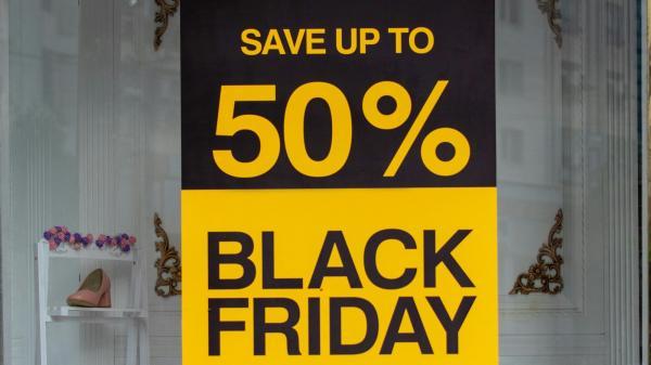 Cum eviți promoțiile fictive de Black Friday?