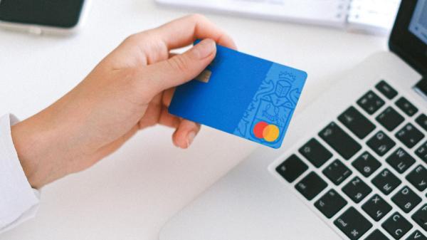 Cardurile de credit facilitează plata taxelor locale