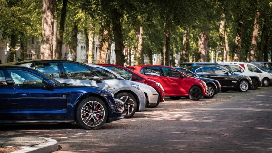 Asigurarea RCA pe firma, mai ieftină decât pe persoană fizică
